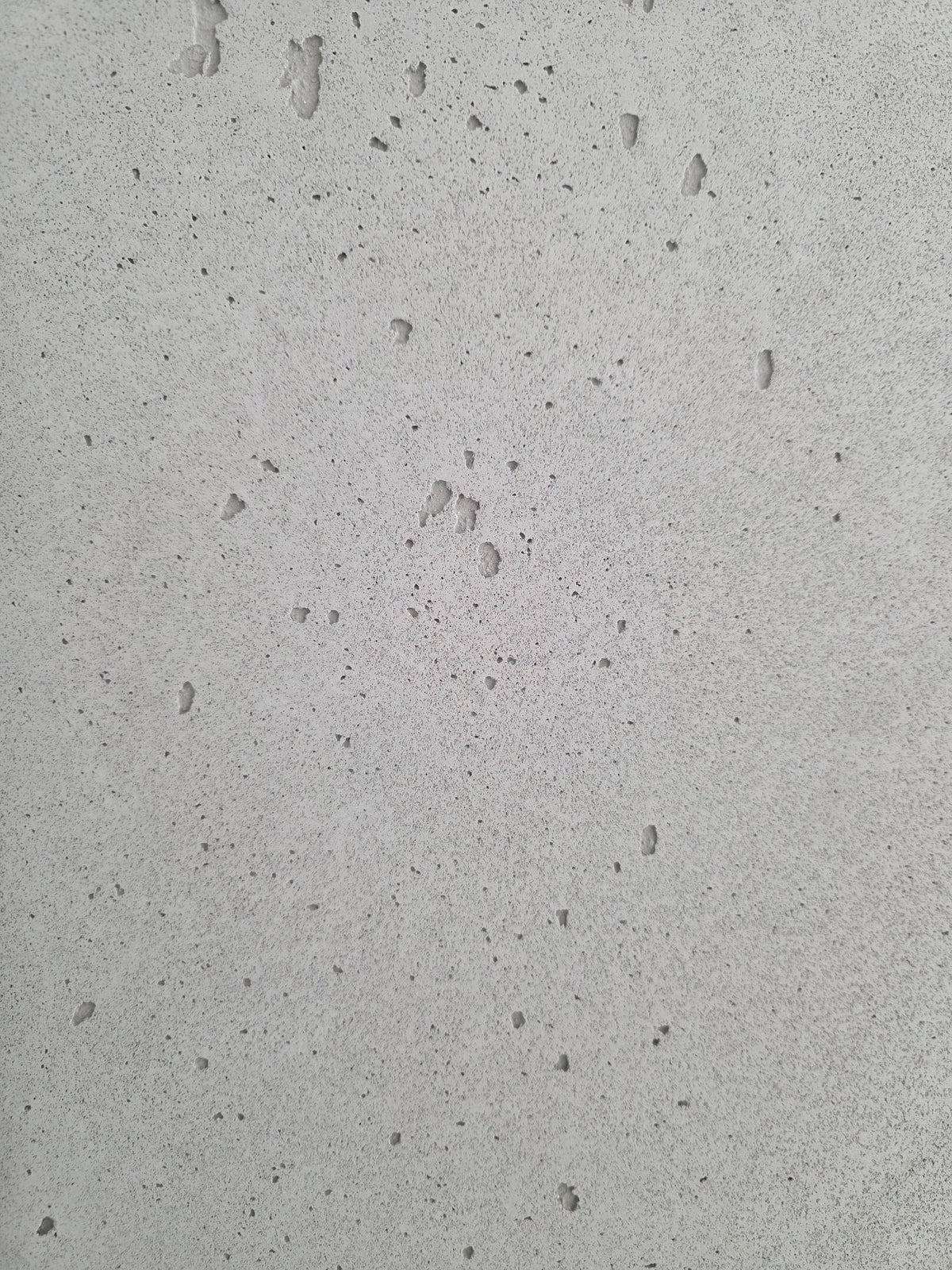 Monolith Beton: když nechcete imitaci betonu, ale jeho skutečný charakter